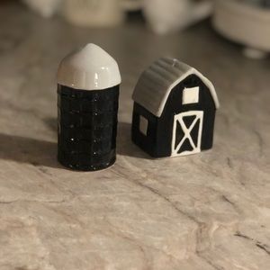 Farmhouse salt and pepper for tier tray & Rae Dunn